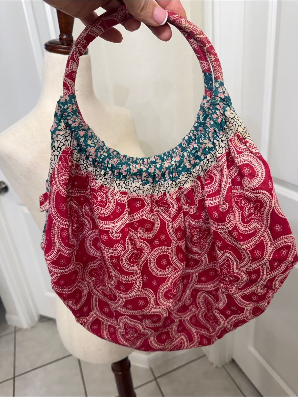 Red Paisley Shoulder Bag with Teal Trim - Picture 5 of 6